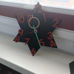 Klok, in de vorm van een ster en van metaal, Ophalen, Gebruikt