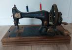 Oude naaimachine met toebehoren, Ophalen, Gebruikt, Naaimachine, Overige merken