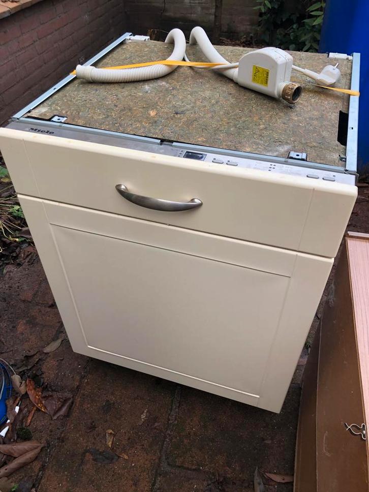 Gratis! Miele Vaatwasser - Inbouw -foutcode F14 ! Opknapper., Witgoed en Apparatuur, Vaatwasmachines, Gebruikt, Inbouw, 85 tot 90 cm