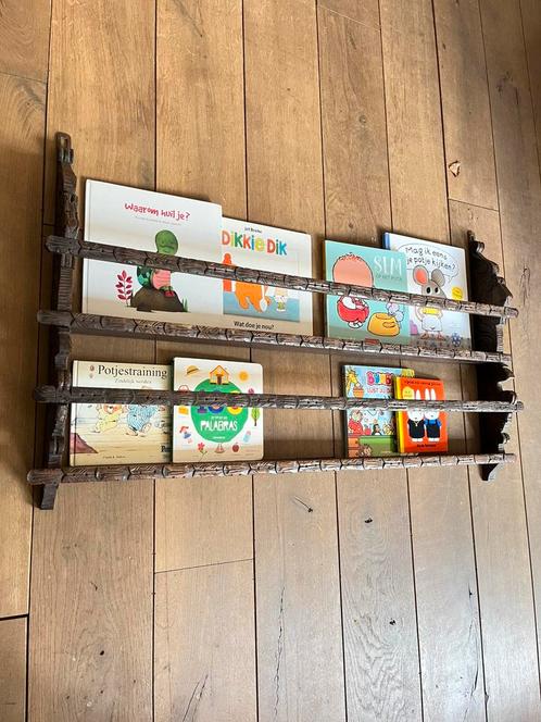Groot antiek bordenrek / boekenrek met houtsnijwerk, Huis en Inrichting, Woonaccessoires | Wandplanken en Boekenplanken, Zo goed als nieuw