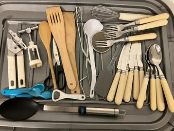Partijtje camping bestek en keukenbenodigdheden. beschikbaar voor biedingen