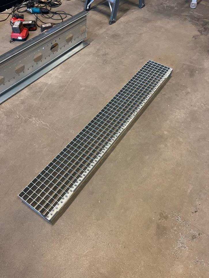 Entresol Traptrede - 160cm - 16 stuks, Doe-het-zelf en Verbouw, Metalen, Gebruikt, IJzer, Ophalen