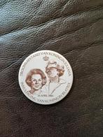 Troonafstand van Juliana inhuldiging van koningin Beatrix, Ophalen of Verzenden, Zo goed als nieuw