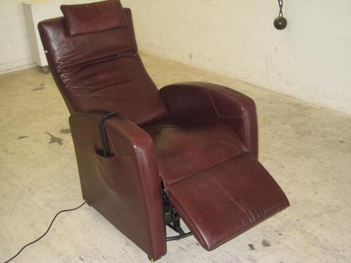 Bruinrode relaxfauteuil elektrisch in nette staat, Huis en Inrichting, Fauteuils, Gebruikt