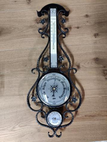 Vintage smeedijzeren weerstation beschikbaar voor biedingen