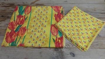 Provencaals geel tafelkleed met tulpen + 8 servetten beschikbaar voor biedingen