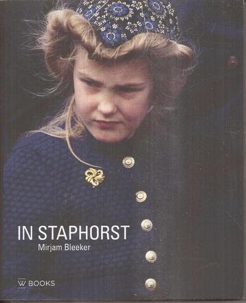 Bleeker, Mirjam - In Staphorst 2014 beschikbaar voor biedingen
