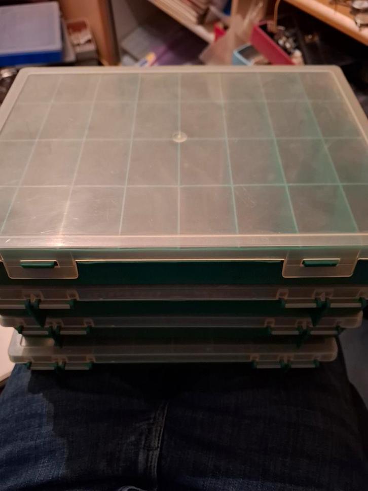 4 Opbergdozen met 32 vakken - Izgs, Doe-het-zelf en Verbouw, Kratten en Dozen, Zo goed als nieuw, Doos, Minder dan 50 cm, Minder dan 35 cm