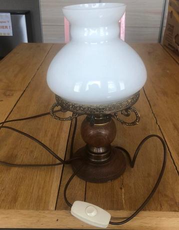 Vintage tafellamp beschikbaar voor biedingen