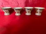 4 IDENTIEKE PORSELEINEN SAKE KOMMETJES (GUINOMI)., Antiek en Kunst, Antiek | Porselein, Ophalen of Verzenden