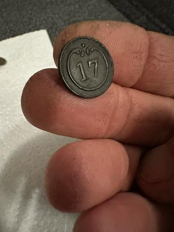 Bodemvondst Uniform knoop 17e Regiment d'Infanterie de Ligne beschikbaar voor biedingen