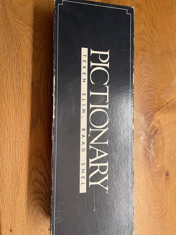 Pictionary Gezelschapsspel - Zo Goed Als Nieuw!, Hobby en Vrije tijd, Gezelschapsspellen | Bordspellen, Zo goed als nieuw, Vijf spelers of meer