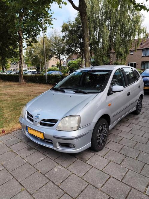 Nissan almera tino voor de export of sloop, Hobby en Vrije tijd, Modelauto's | Overige schalen, Auto, Ophalen