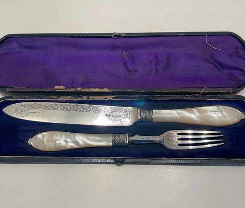 Antiek zilveren trancheerset met parelmoer handvatten in etu, Antiek en Kunst, Antiek | Goud en Zilver, Zilver, Verzenden