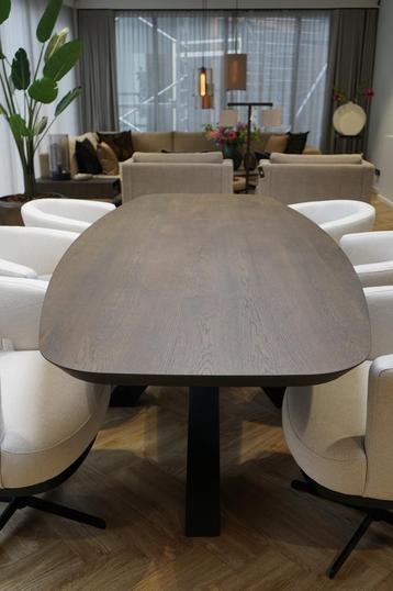 Deens ovale eettafel  beschikbaar voor biedingen