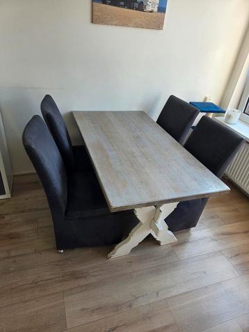 tafel + stoelen 