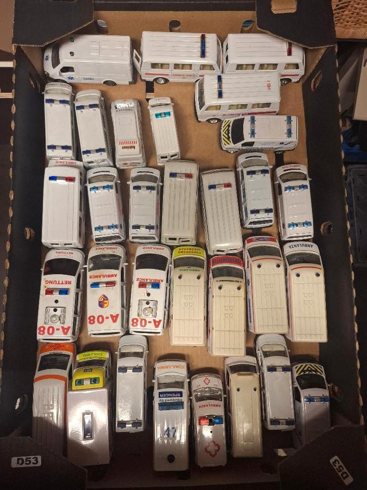 Partij Ambulance busjes, Hobby en Vrije tijd, Modelauto's | Overige schalen, Gebruikt, Auto, Ophalen of Verzenden