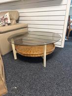 Glazen salontafel met rieten onderstel, Huis en Inrichting, Ophalen, Gebruikt, Rond, 50 tot 100 cm