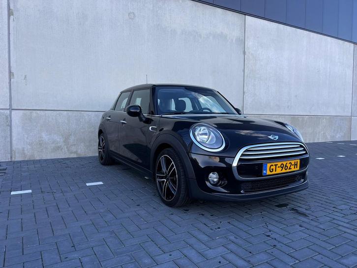 Mini 5-deurs (f55) 1.5 136pk 2015 Zwart, Auto's, Mini, Particulier, Cooper, ABS, Airbags, Airconditioning, Alarm, Bluetooth, Bochtverlichting