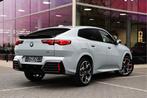 BMW X2 sDrive20i High Executive M Sport Automaat / Panoramad, Auto's, BMW, X2, Zwart, 156 pk, Stoelverwarming