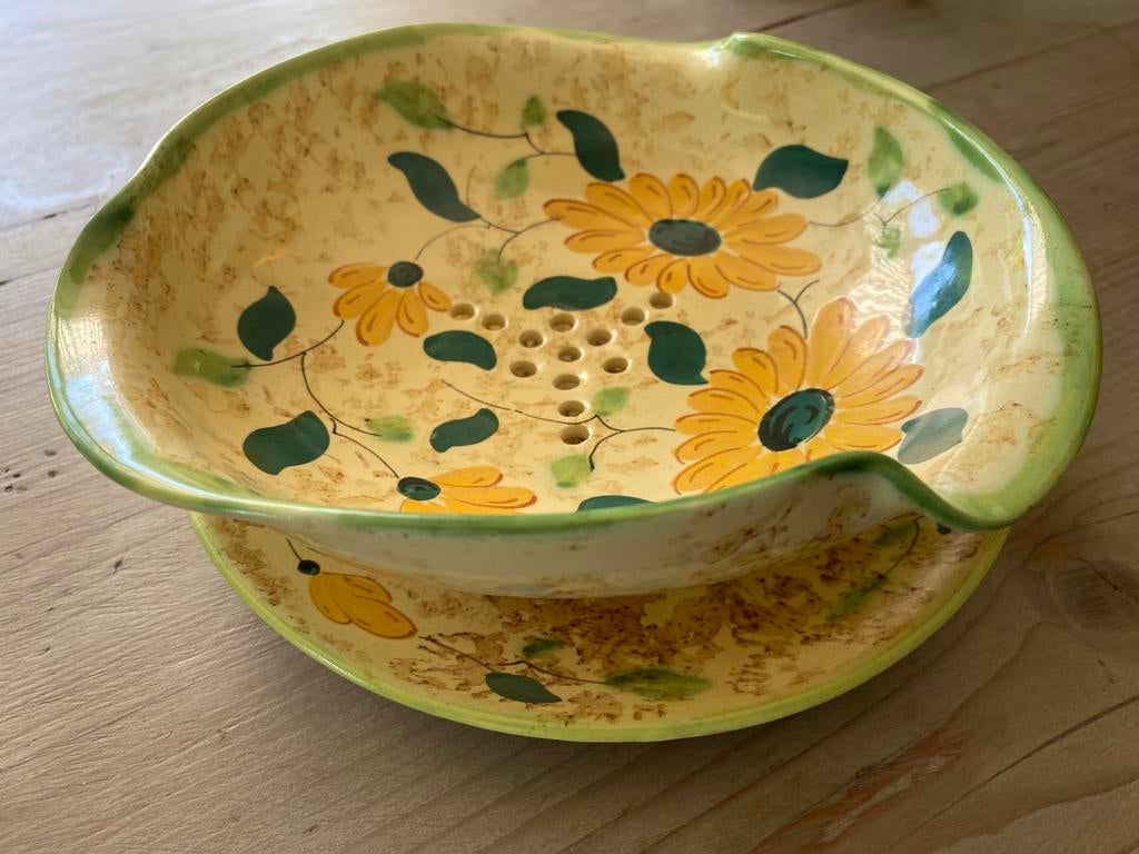 Vintage majolica fruittest met gele bloemen, Ophalen of Verzenden