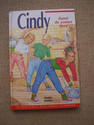 Cindy danst de zomer door. beschikbaar voor biedingen