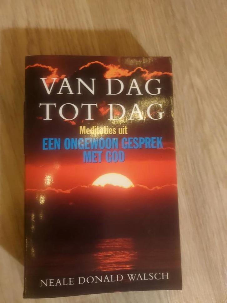 Van Dag Tot Dag - Neale Donald Walsch, Boeken, Godsdienst en Theologie, Gelezen, Overige religies, Ophalen of Verzenden