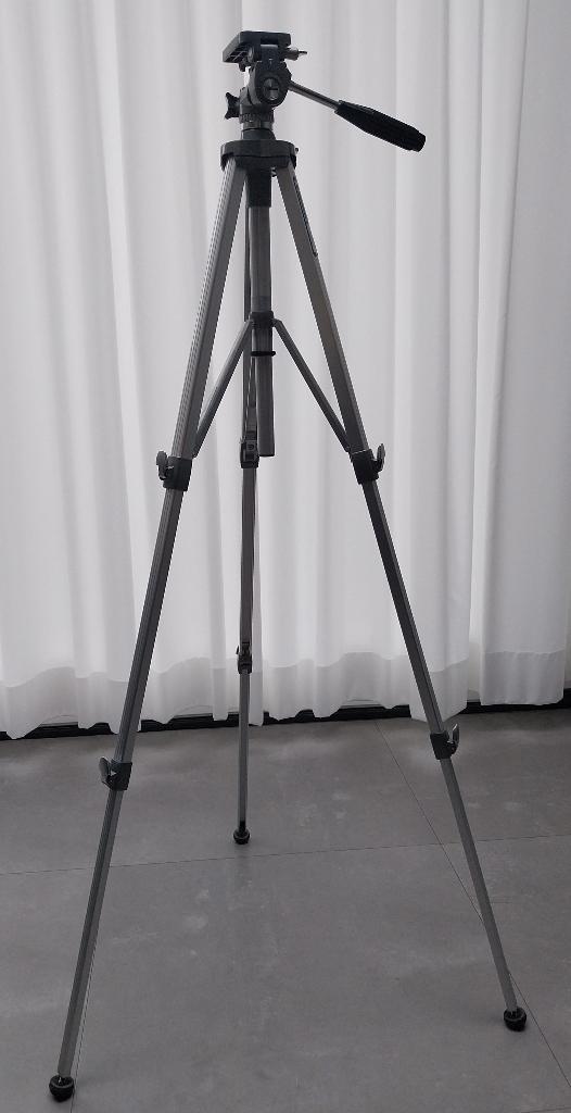 Fotostatief VELBON VEB-03, Audio, Tv en Foto, Fotografie | Statieven en Balhoofden, Gebruikt, Driepoot, 150 tot 175 cm, Ophalen of Verzenden