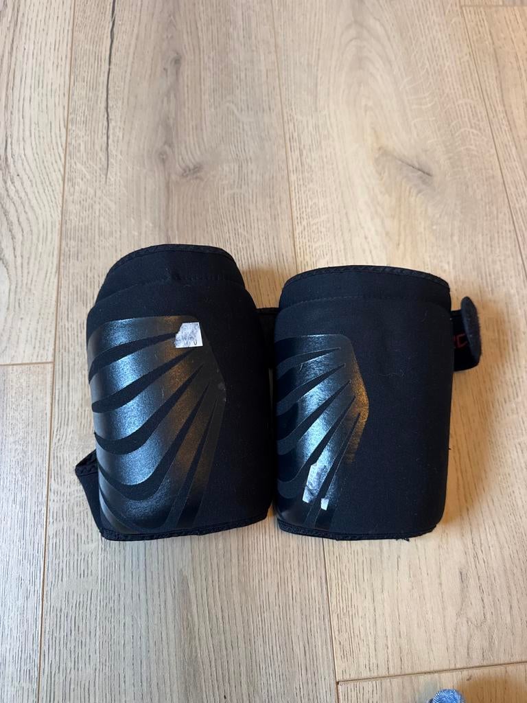 Snowboard kniebeschermers, Sport en Fitness, Snowboarden, Ophalen of Verzenden, Gebruikt, Helm of Bescherming