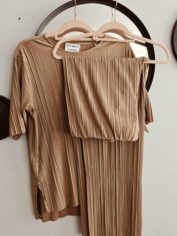 Two piece van Catwalk Junkie (broek XL, top L) beschikbaar voor biedingen