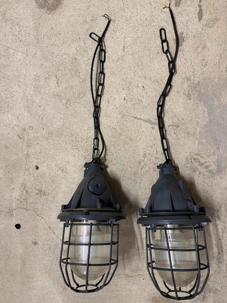 2 Vintage bully’s / Kooilampen, Huis en Inrichting, Lampen | Hanglampen, Gebruikt, Minder dan 50 cm, Glas, Ophalen of Verzenden