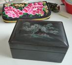 THEEDOOS OM CHINESE ZWARTLAKDOOS VINTAGE LANDSCHAP, Antiek en Kunst, Verzenden