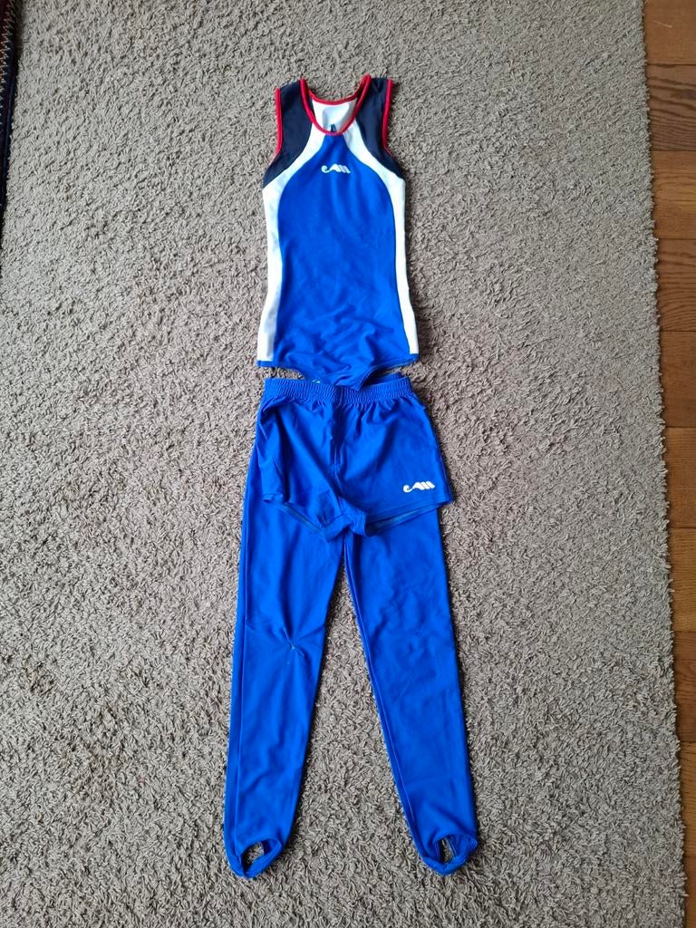 Turn kleding set jongens maat 142 €30!, Sport en Fitness, Turnen, Blauw, Zo goed als nieuw, Turnpak(je), Kindermaat 122 t/m 140