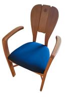 Twee design eetkamerstoelen. In goede staat.., Huis en Inrichting, Ophalen, Gebruikt, Bruin, Twee
