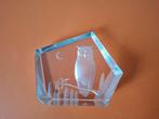 Blokje kristal met gegraveerde uil, Antiek en Kunst, Antiek | Glas en Kristal, Ophalen of Verzenden