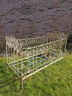 Antiek ijzeren kinderbed / Frans spijlenbed met werk., Antiek en Kunst, Antiek | Meubels | Bedden, Ophalen