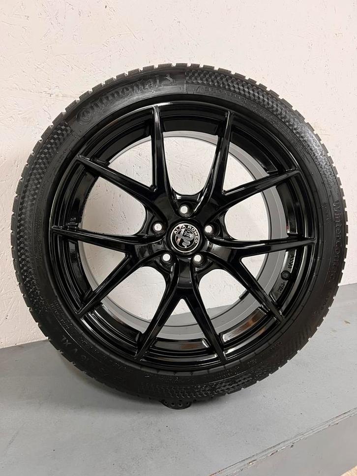 18 inch Alfa Romeo Giulia Winterbanden Continental, Auto-onderdelen, Banden en Velgen, Banden en Velgen, Winterbanden, 18 inch