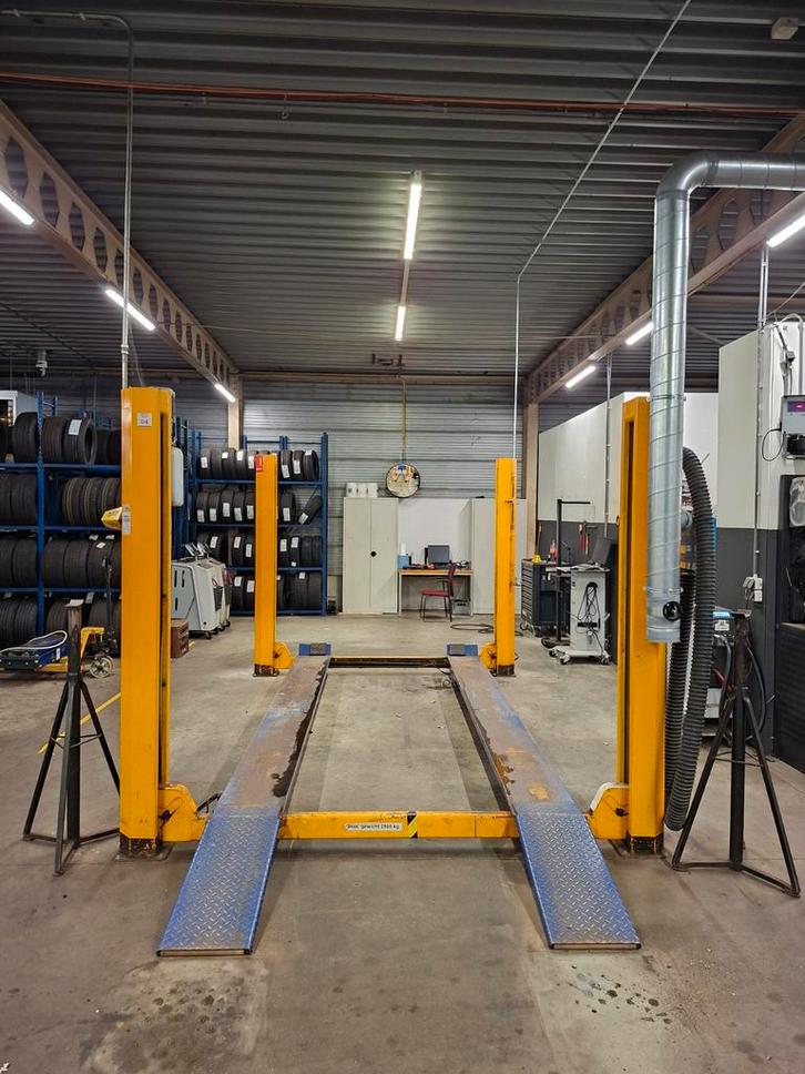 Hefbrug 4 koloms Koni 2800 kg rai apk brug, Auto diversen, Autogereedschap, Ophalen