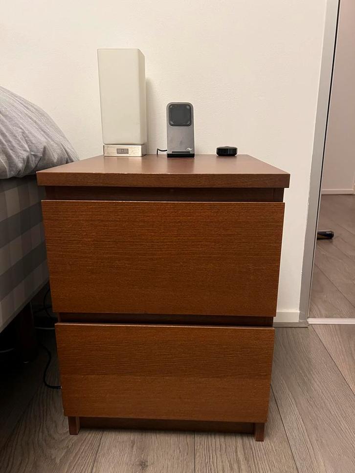 Ikea Nachtkastjes Malm, walnoot met 2 laden, Huis en Inrichting, Slaapkamer | Nachtkastjes, Zo goed als nieuw, 55 tot 70 cm, 45 tot 65 cm