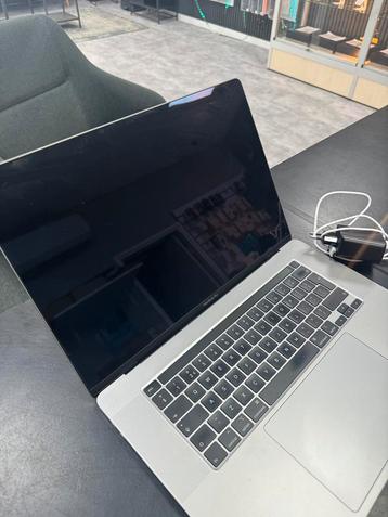 Macbook Pro 2019 1TB i7 32GB Ram! Zeer nette staat! beschikbaar voor biedingen