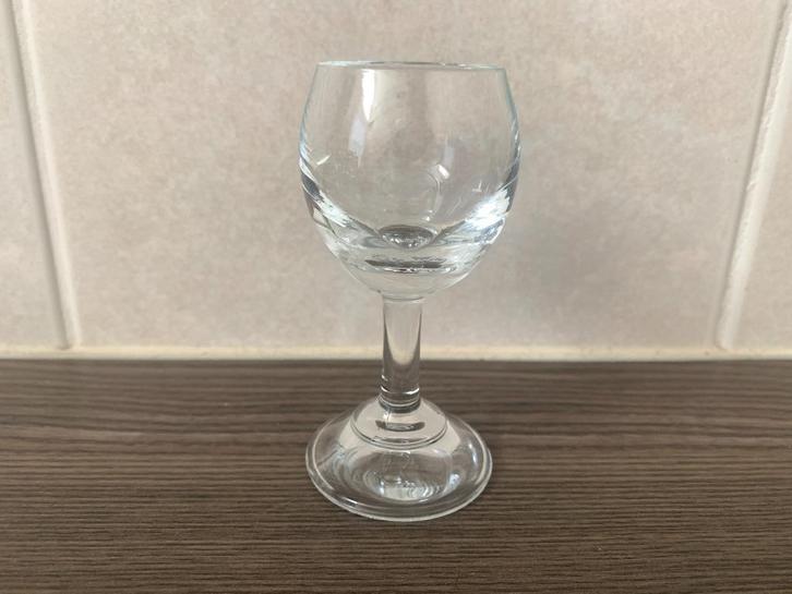 Klein borrelglaasje, Verzamelen, Glas en Borrelglaasjes, Zo goed als nieuw, Borrel- of Shotglas, Ophalen of Verzenden