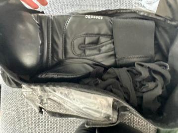 Boksset Adidas 8oz + bitje (nieuw) beschikbaar voor biedingen