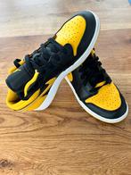 Air Jordan 1 Low Older Kids' Shoes - Maat 38.5, Schoentjes, Jongetje of Meisje, Ophalen of Verzenden, Zo goed als nieuw
