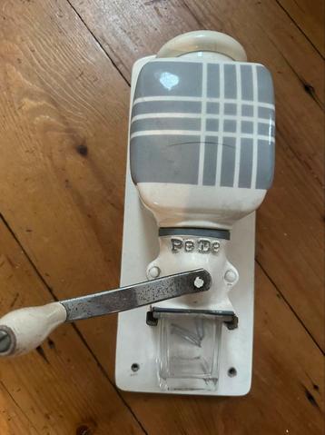 Retro vintage koffiemolen Pede beschikbaar voor biedingen