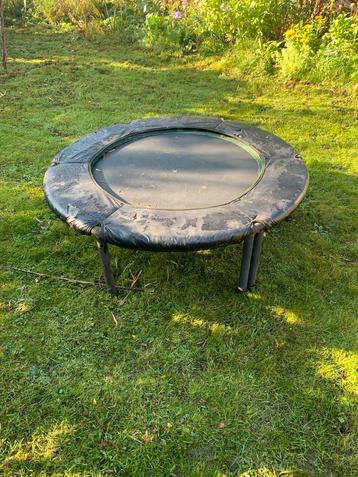 Gebruikte trampoline beschikbaar voor biedingen