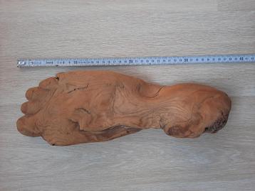 Voet gesneden uit hout - houtsnijwerk beschikbaar voor biedingen