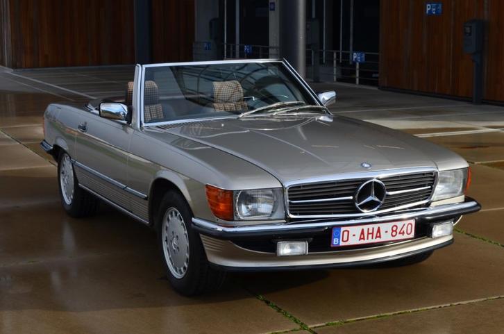 Mercedes 300 SL R107, MANUAL GEAR, Auto's, Mercedes-Benz, Particulier, SL, Benzine, Cabriolet, Handgeschakeld, Beige, Bruin, Stof
