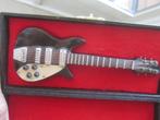 prachtige gitaar miniatuur natuurgetrouw, Muziek en Instrumenten, Ophalen of Verzenden, Zo goed als nieuw, Overige typen, Met koffer