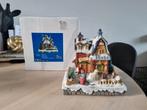 Kerstdorp hondenschool met verlichting, Diversen, Kerst, Ophalen of Verzenden, Zo goed als nieuw