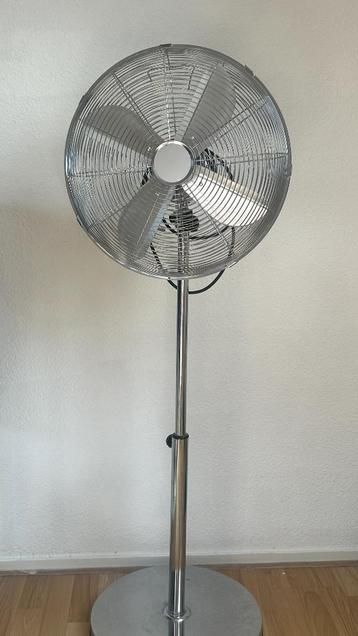 Blokker statiefventilator (2x) beschikbaar voor biedingen